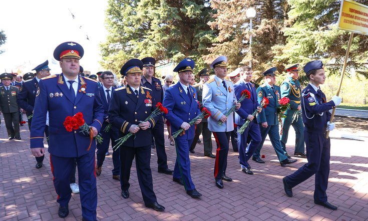 Григорий Сергеев возложил цветы к Монументу