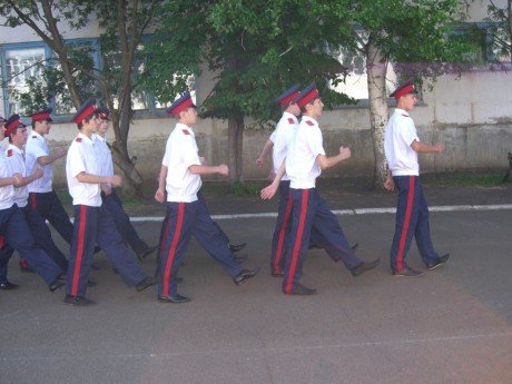 В юном возрасте ребят особенно влечет ко всему героическому