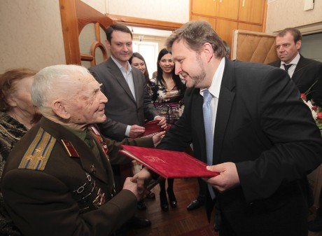 Персональное поздравление с юбилеем получил житель Кировской области