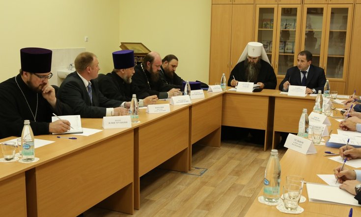 Михаил Бабич и владыка Георгий проверили готовность православной гимназии имени Александра Невского к новому учебному году