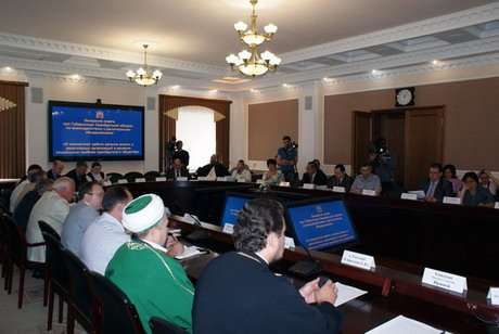 Расширять деятельное участие религиозных организаций в жизни общества и государства