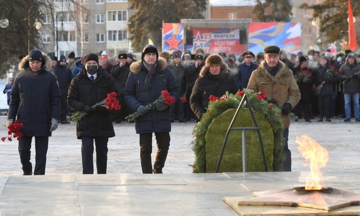 В Ижевске возложили цветы к Монументу боевой и трудовой славы
