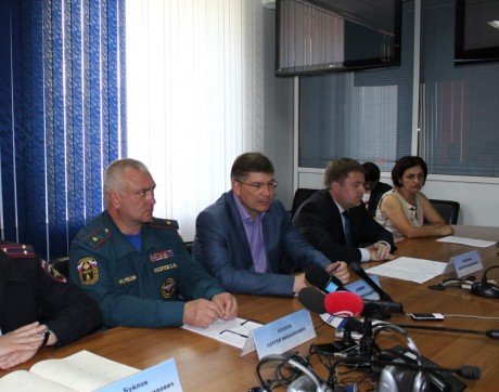 В автомобильной аварии погибли десять и пострадали девять человек