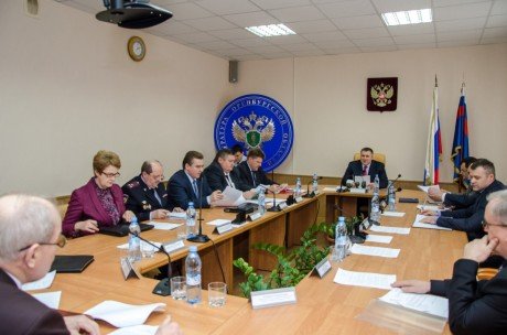Совершенствовать контрольно-надзорную деятельность, строго спрашивать за соблюдение законности в сфере ЖКХ