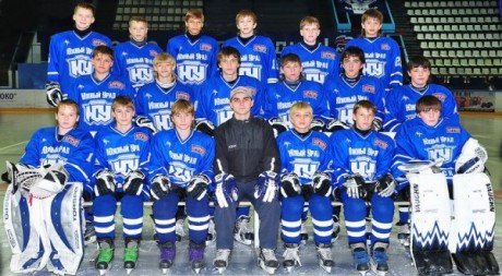 Оренбургские хоккеисты по-прежнему лидируют в ВХЛ