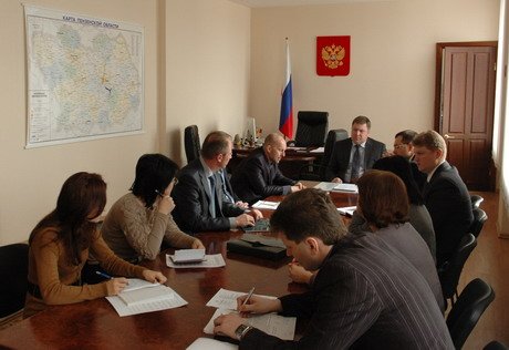 Дмитрий Каденков провел совещания по контролю за ценами на социально значимые товары