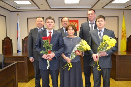В Верховном Суде Чувашии состоялось торжественное вручение удостоверений федеральным судьям