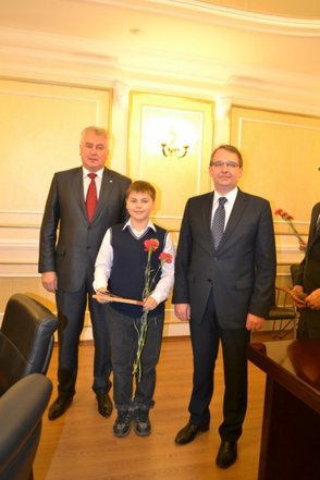 В региональной приемной Президента вручили паспорта новым гражданам Российской Федерации