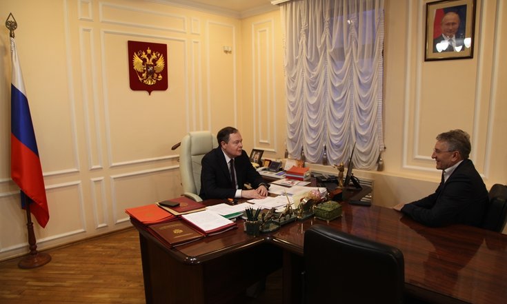 19.02.2026_Виктор Демидов провел рабочую встречу с Айратом Фарраховым