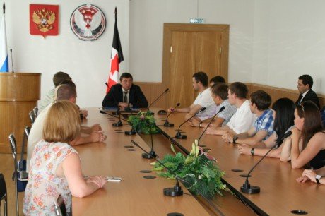 Дмитрий Мусин встретился с участниками Моложенного форума «iВолга»