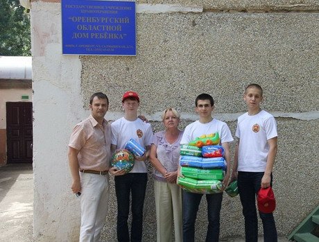 Оренбургские кадеты посетили Дом ребенка