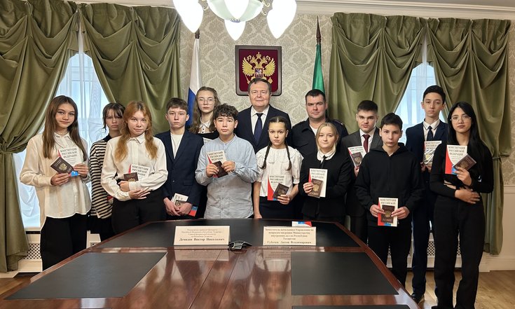 Главный федеральный инспектор по РТ вручил паспорта