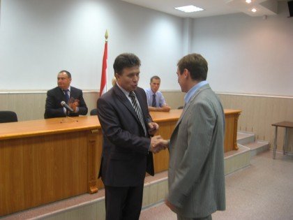 Владимир Коматовский вручил удостоверения судьям Арбитражного суда Самарской области 