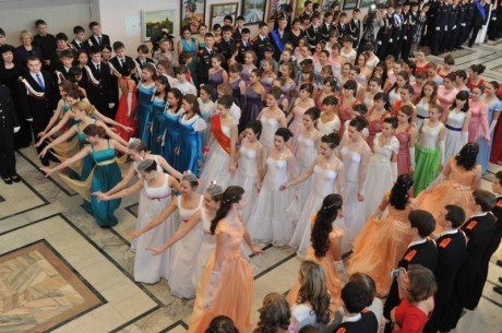 В Чувашии состоялся VII межрегиональный конкурс бального танца «Кадетский Георгиевский бал»