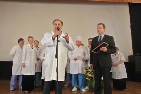 Сергей Чабан поздравил ветеранов с Днем Героев Отечества и 20-летием Конституции России