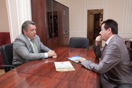 Рустам Идрисов провел рабочую встречу с и.о. председателя Федерального арбитражного суда Поволжского округа Ракифом Абдулвагаповым