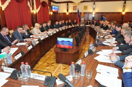 Ситуацию со сбором налогов в Кировской области и вопросы подготовки региона к паводковому периоду обсудили в Кирове