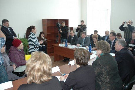Дмитрий Каденков провел прием граждан в Нижнеломовском районе