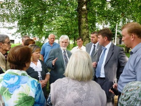 Местные власти приехали к жителям для решения их проблем