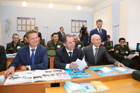 В преддверии учебного года Михаил Бабич проверил обновленный кадетский корпус в Ишимбае