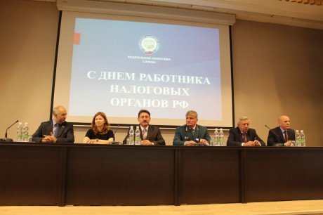 Работники налоговых органов получили благодарственные письма полномочного представителя Президента России в ПФО 