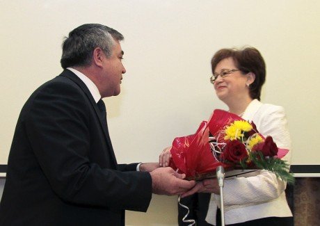 Фердауис Юсупов вручил удостоверения и благодарственные письма сотрудникам Второго арбитражного апелляционного суда