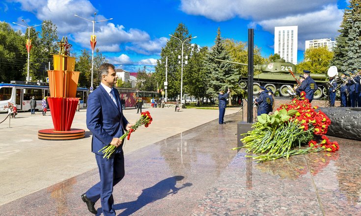Возложение цветов