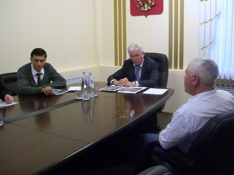 Владимир Козин поставил под личный контроль острые вопросы, связанные с проблемой оборудования парковочных мест 