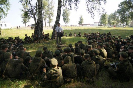 Участники лагеря «Гвардеец-1» продолжают познавать военную науку