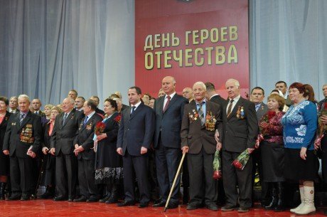 Михаил Бабич поздравил Героев Отечества