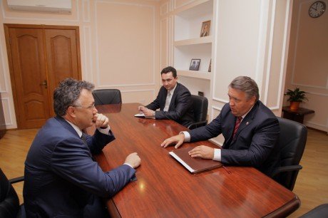 Рустам Идрисов и Ильшат Аминов обсудили вопросы развития телевидения