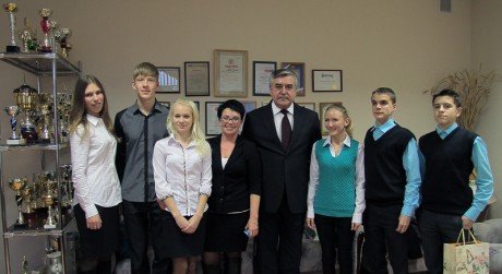 Фердауис Юсупов встретился с командой воспитанников Тужинской школы-интерната, принявшей участие в окружном финале игры «УМА ПАЛАТА»