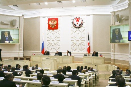 Парламентарии Удмуртии обсудили доклад президента республики о положении дел в регионе