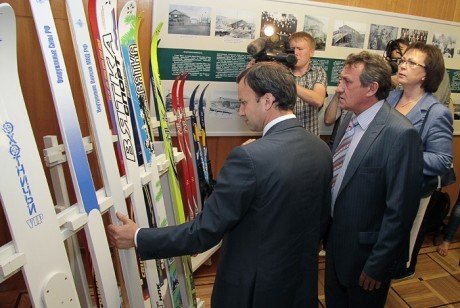 Аркадий Дворкович открыл первую в России линию по выпуску OSB-плит