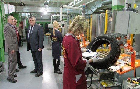 Вопросы социальной поддержки молодых специалистов перерабатывающей промышленности обсудил Фердауис Юсупов с руководством Кировского шинного завода