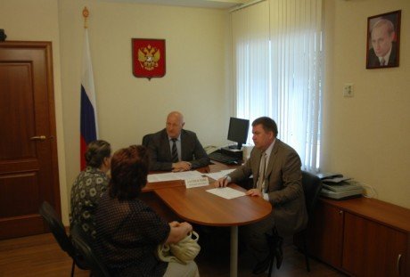 В Пензе личный прием граждан провел помощник полномочного представителя Президента РФ в ПФО Анатолий Загрядский