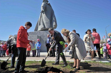 Владимир Климов принял участие во Всероссийской  акции «Сирень Победы»