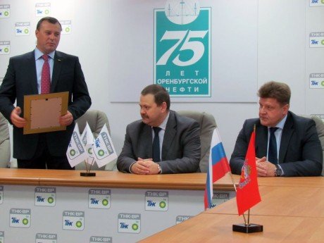 Оренбургские нефтяники отмечены Благодарственным письмом за большой вклад в развитие нефтяной промышленности на территории ПФО
