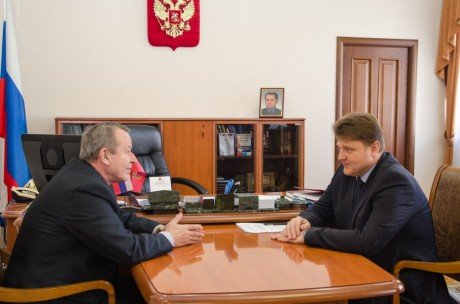 Опираться на гражданскую инициативу, предоставлять людям больше объективной информации