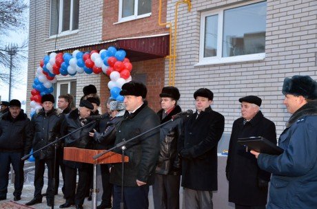 Оренбургские полицейские справляют новоселье