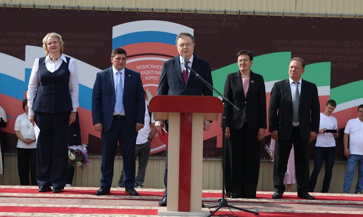 01.09.2025_Полномочный представитель Президента РФ в ПФО поздравил кадетов Татарстанского кадетского корпуса с Днем знаний