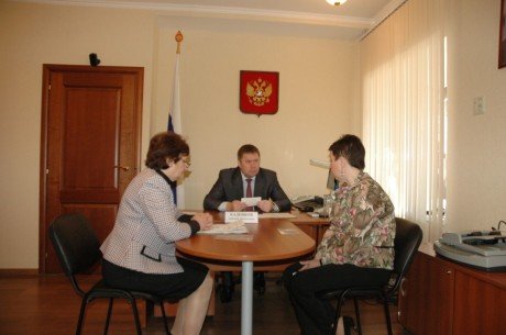 Дмитрий Каденков напомнил чиновникам, что их задача – работать для людей