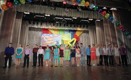 В Кирове прошел губернаторский выпускной бал выпускников детских домов