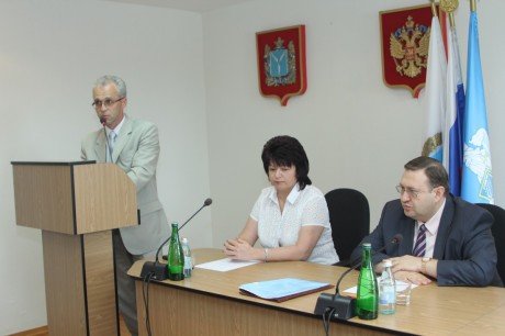 Марина Алёшина представила коллективу СГСЭУ и.о. ректора Сергея Наумова