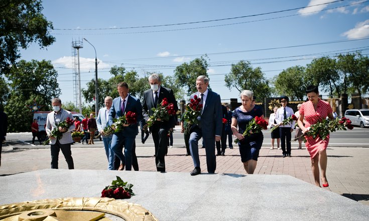 Пресс-релиз В День памяти и скорби оренбуржцы возложили цветы к мемориалу «Вечный огонь»