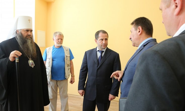 Михаил Бабич и владыка Георгий проверили готовность православной гимназии имени Александра Невского к новому учебному году