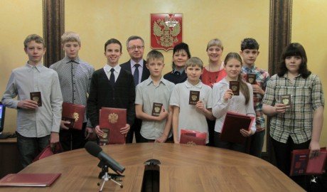 В приемной Президента РФ в Кировской области состоялась церемония вручения паспортов 