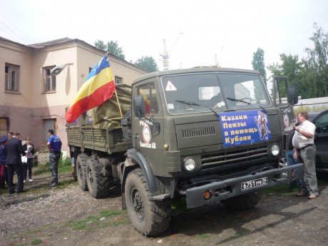 Казаки Волжского войскового казачьего общества оказывают помощь жителям Крымска