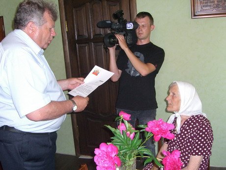 Александр Пыков  поздравил ветеранов войны Анну Ведяйкину и Антонину Тимонину с юбилеем