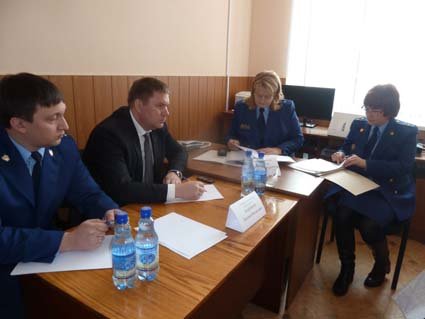 Прием граждан прошел в Сосновоборском и Неверкинском районах